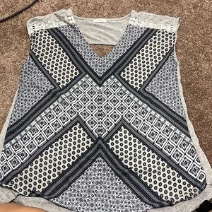 Large Maurice’s top no holes or stains